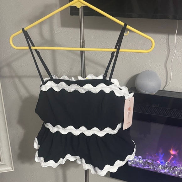 SHEIN Black Blouse with White Trim - Picture 1 of 3